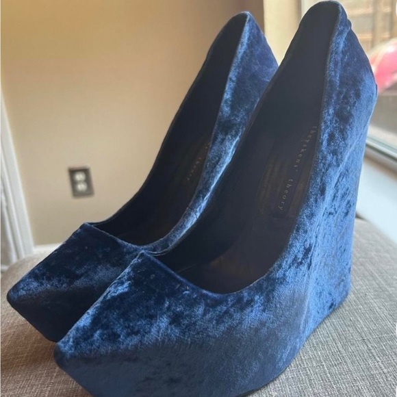 Theyskens’ Theory Beautiful Blue Velvet Platform Wedge - Size 38 - Picture 2 of 8